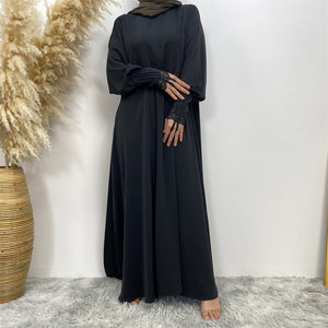 Falak abaya with practical nursing zip and wudhu-friendly sleeves, ideal for Hajj or Umrah