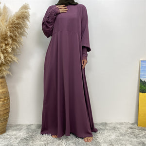 Elegant lace trim detail on Falak abaya for a refined modest fashion look