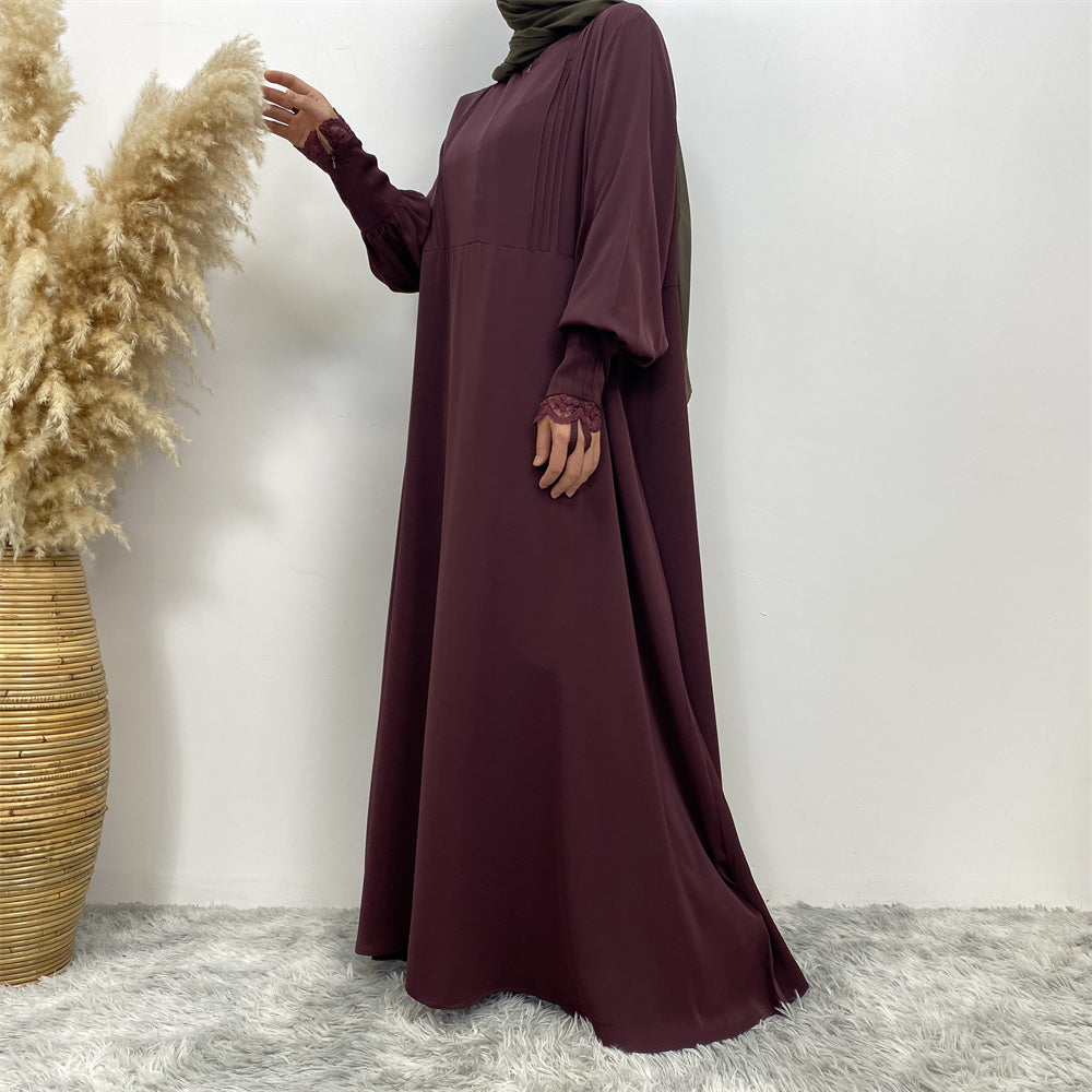 Elegant lace trim detail on Falak abaya for a refined modest fashion look