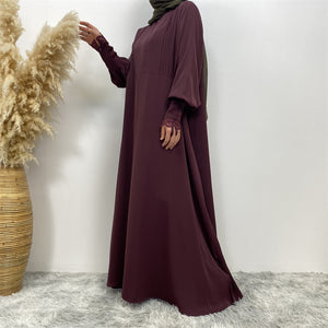Elegant lace trim detail on Falak abaya for a refined modest fashion look