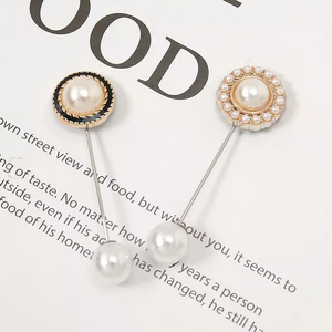 Stylish 4-pack hijab pins in polished finishes, perfect for everyday wear or special occasions.