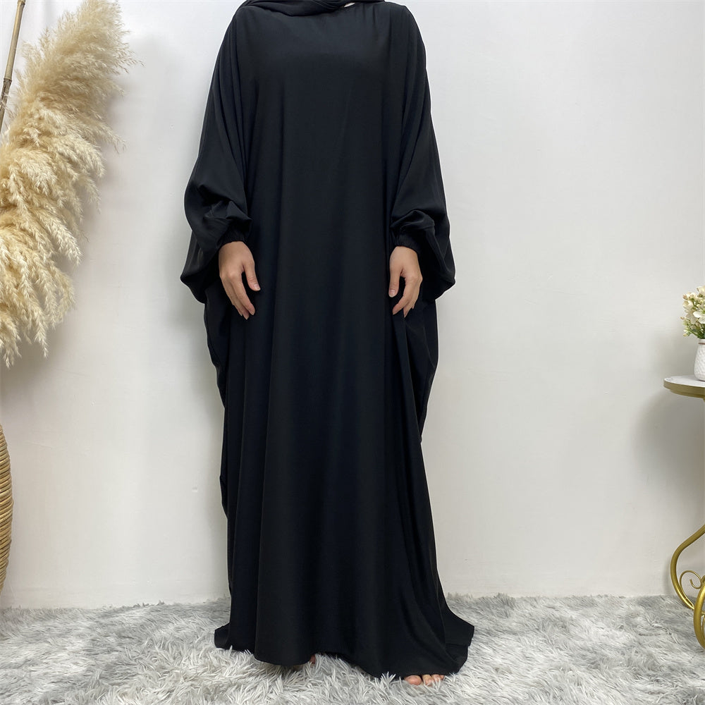 Front view of Fiza Farasha abaya with flowing design and elasticated sleeves