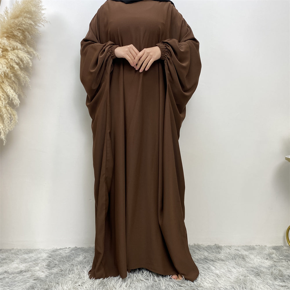 Front view of Fiza Farasha abaya with flowing design and elasticated sleeves