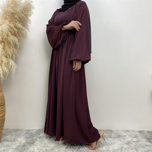 Wudu-friendly abaya with elasticated sleeves for Umrah
