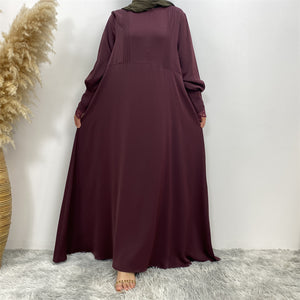 Elegant lace trim detail on Falak abaya for a refined modest fashion look