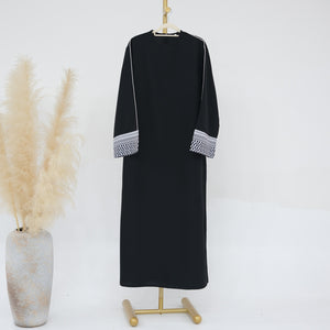 Keffiyeh Sleeve Black Linen Closed Abaya.