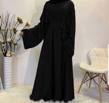 Load image into Gallery viewer, Hira Black Closed Abaya
