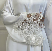 Load image into Gallery viewer, Aira White Lace Closed Zip Abaya
